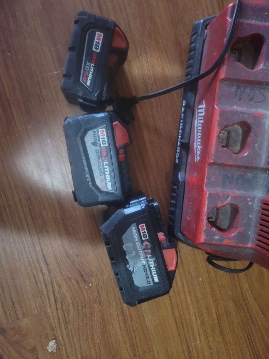 Milwaukee battery charger