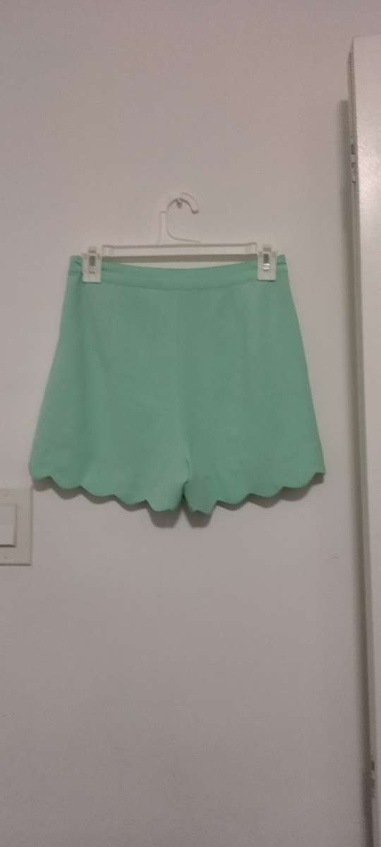 Double Zero Mint Scalloped Shorts