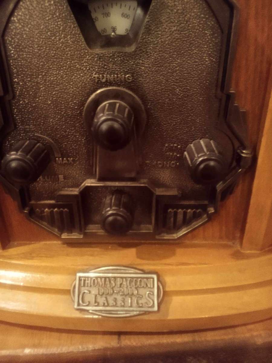 Thomas Pacconi record player