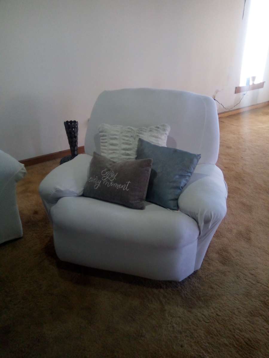 a threepiece couch set comes in gold I have a white covering