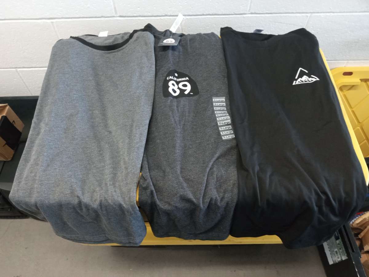 the 3 sweatshirt large new