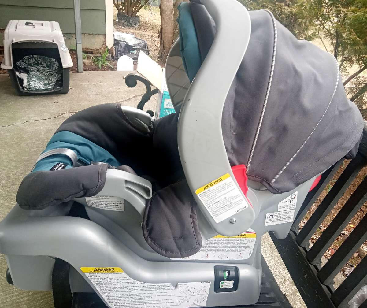GRACO CAR SEAT AND BASE