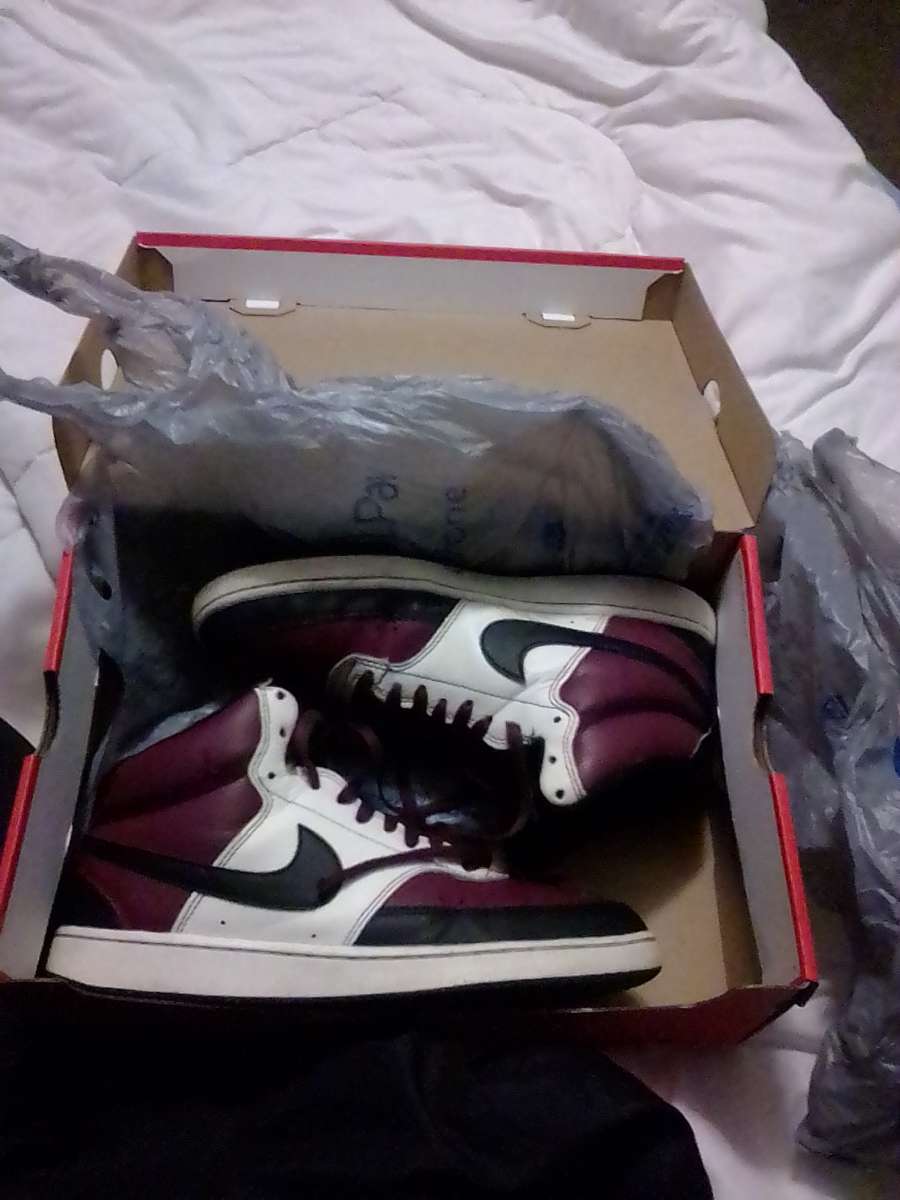 very used  size 8 Nike maroon boys hi tops