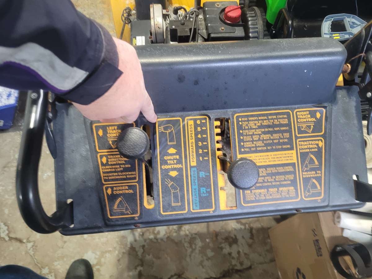 Cub Cadet snowblower on tracs