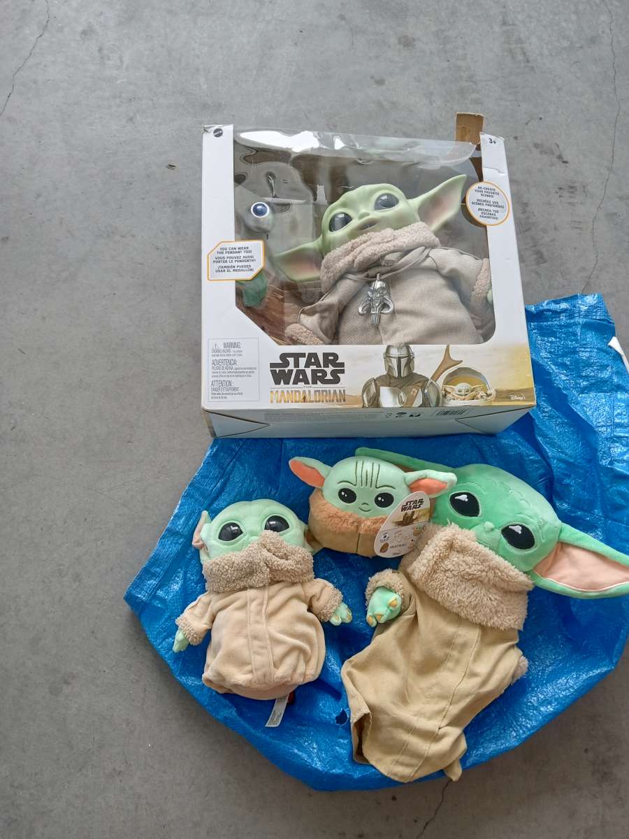 the Star wars the Mandalorian and 3 extras new