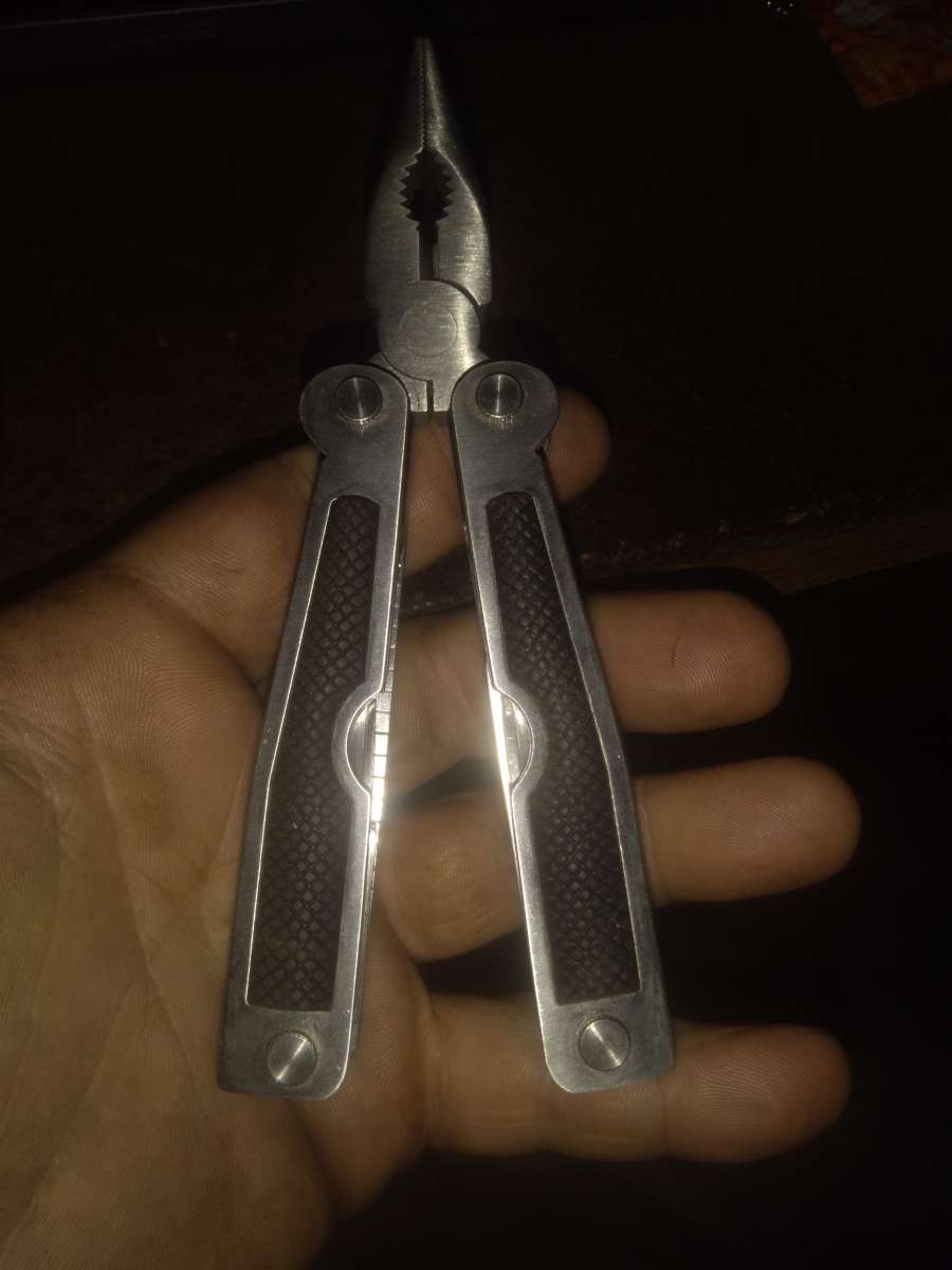 All Purpose tool never been used it comes with the pouch bra