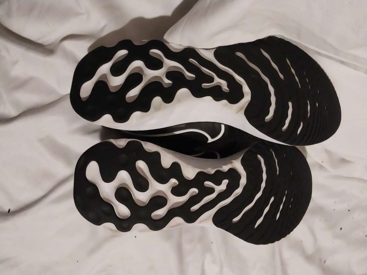 nike Retreat infinity size 7 half men