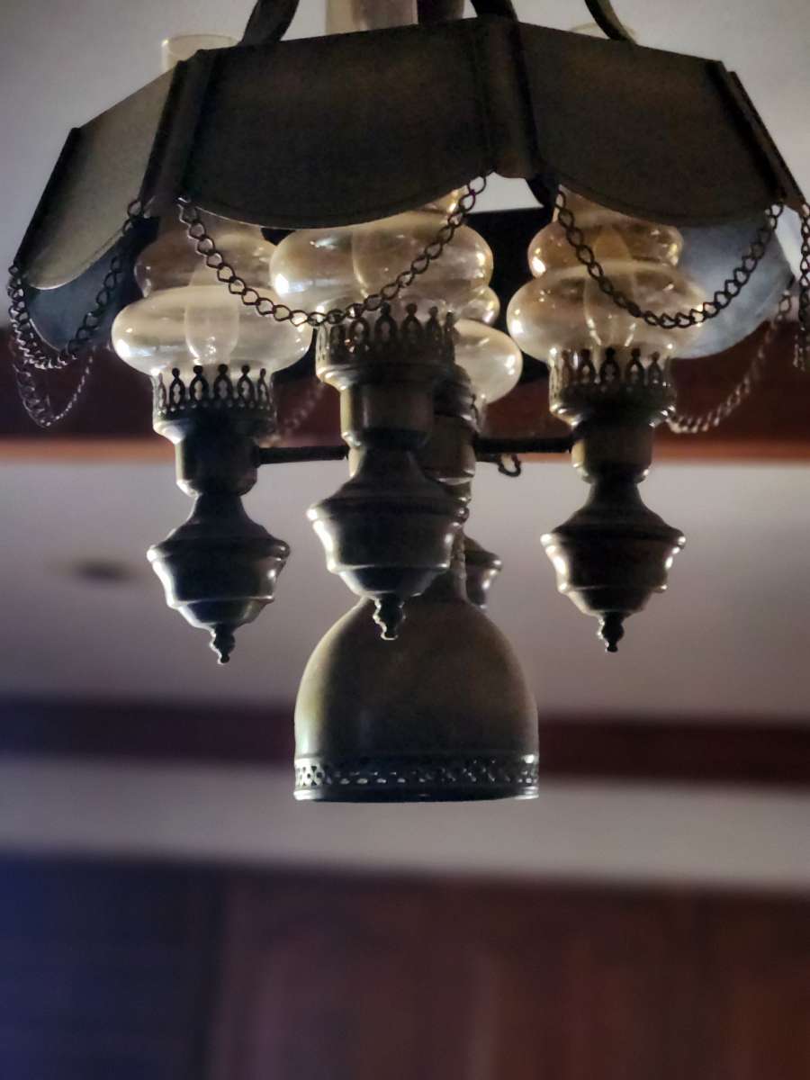 ranch Style Dining Table  ceiling lamp  dishwasher   shelf