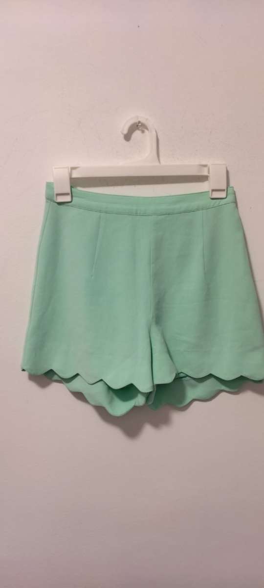 Double Zero Mint Scalloped Shorts