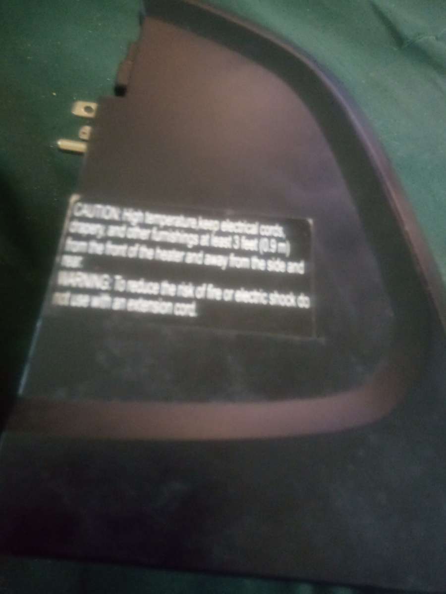 plug in small powerful heater   works very well