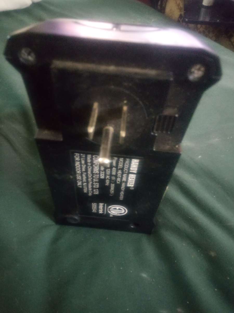 plug in small powerful heater   works very well