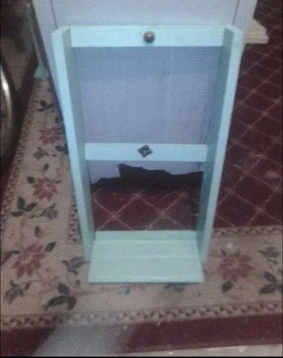 handmade chicken wire jewelry display