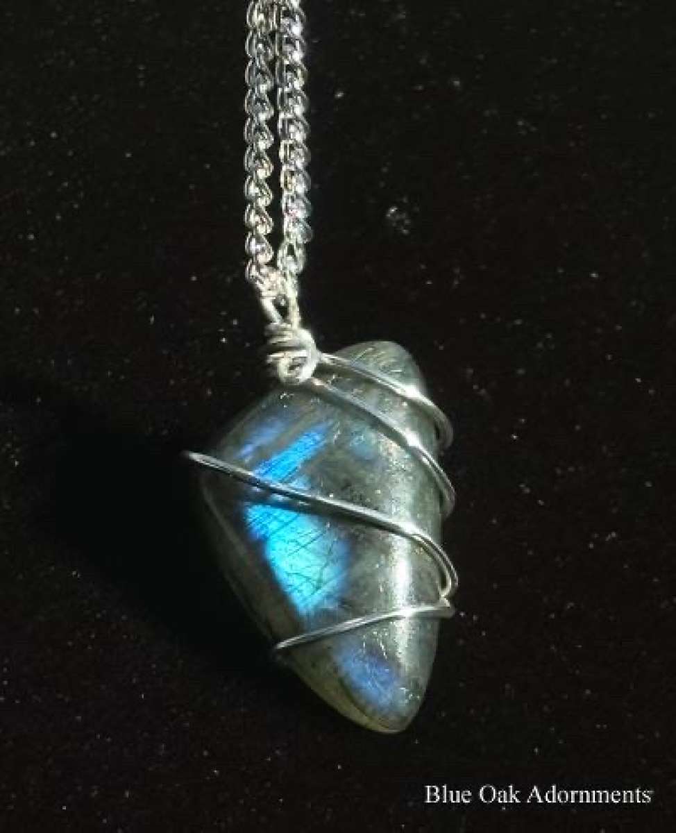 Handmade wire wrapped labaradorite pendant