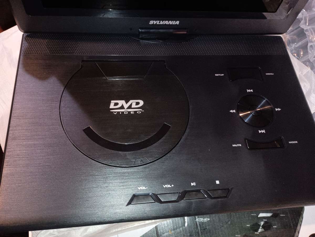 Sylvania SDVD portable player