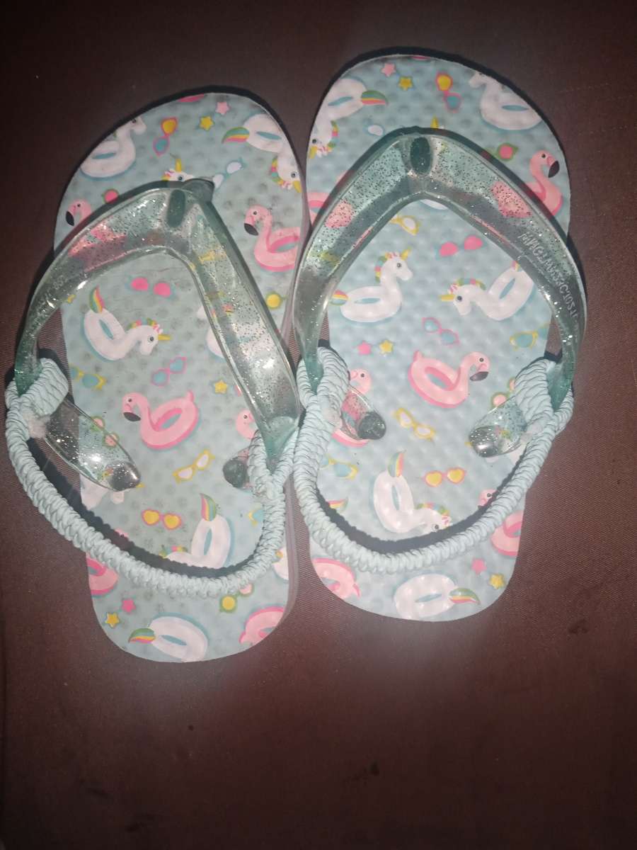 TODDLER FLIP FLOPS NEVER WORN