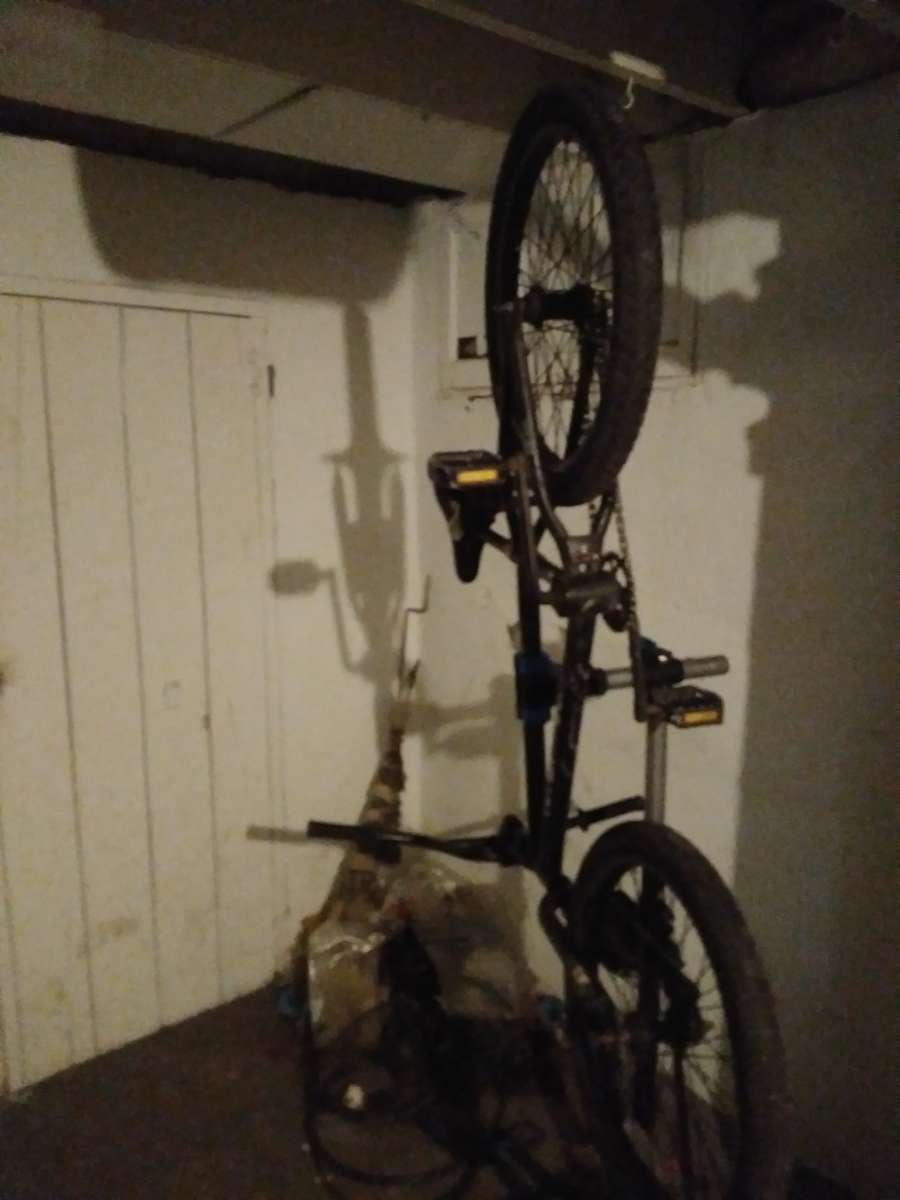 everything on that bike is the original does not have no bra