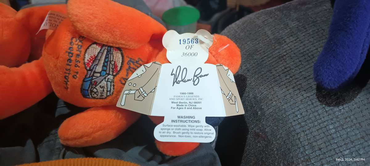 its a collectable bear zoom in