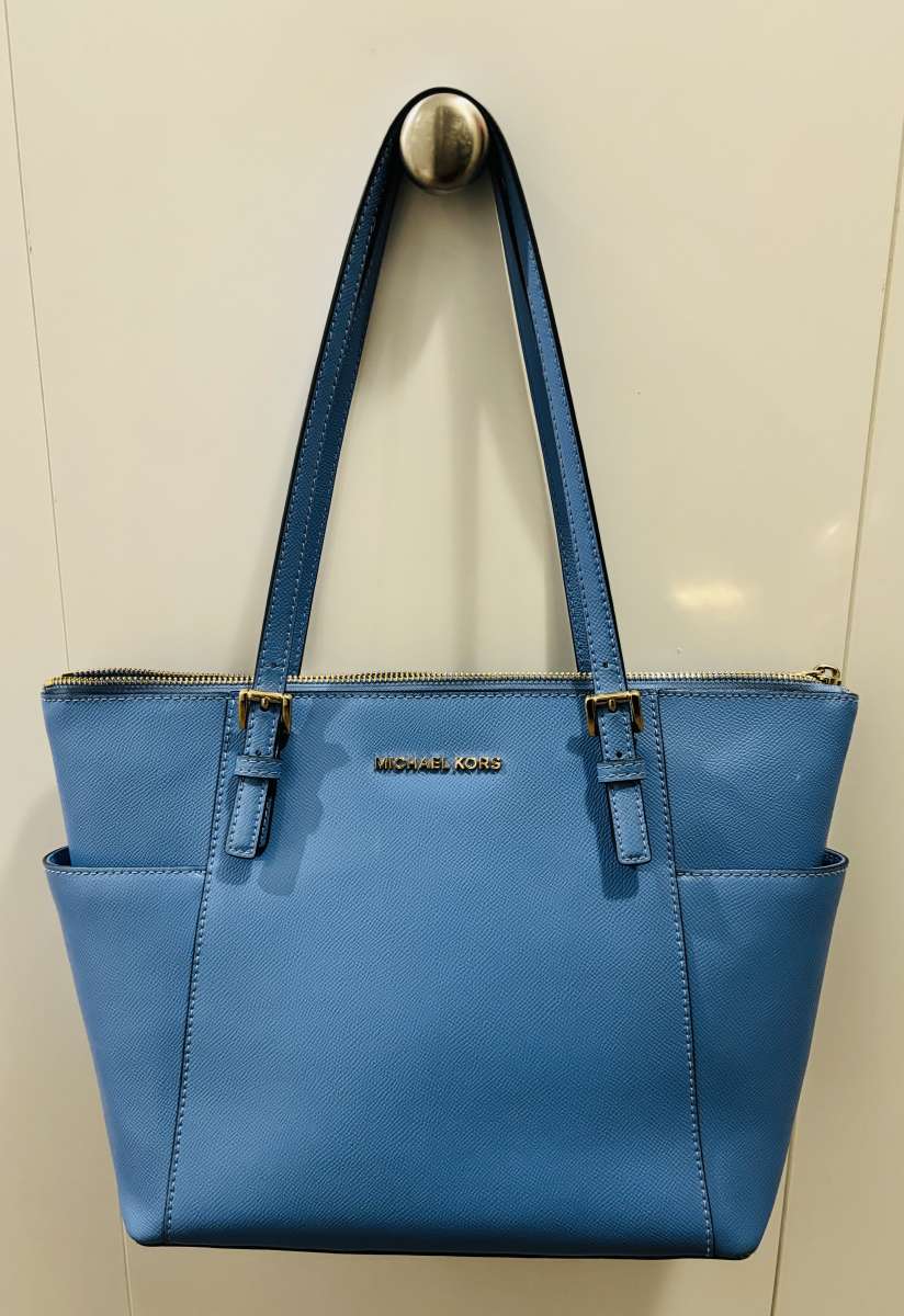BEAUTIFUL BRILLANT BLUE MICHAEL KORS HANDBAG