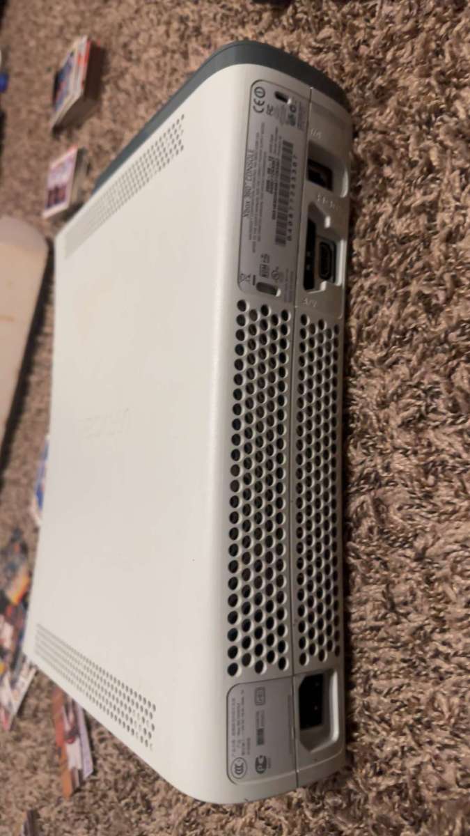 Xbox 360 2 controllers plus games