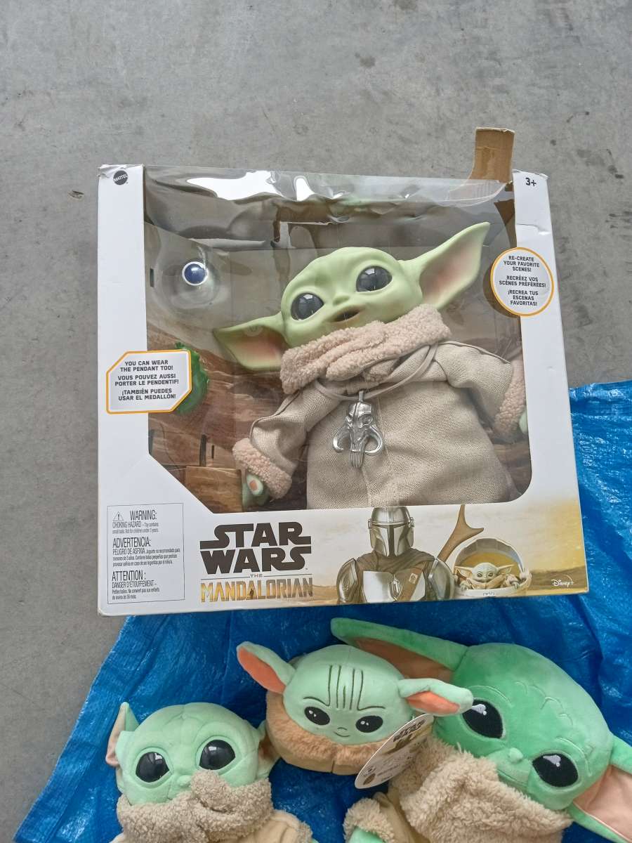 the Star wars the Mandalorian and 3 extras new
