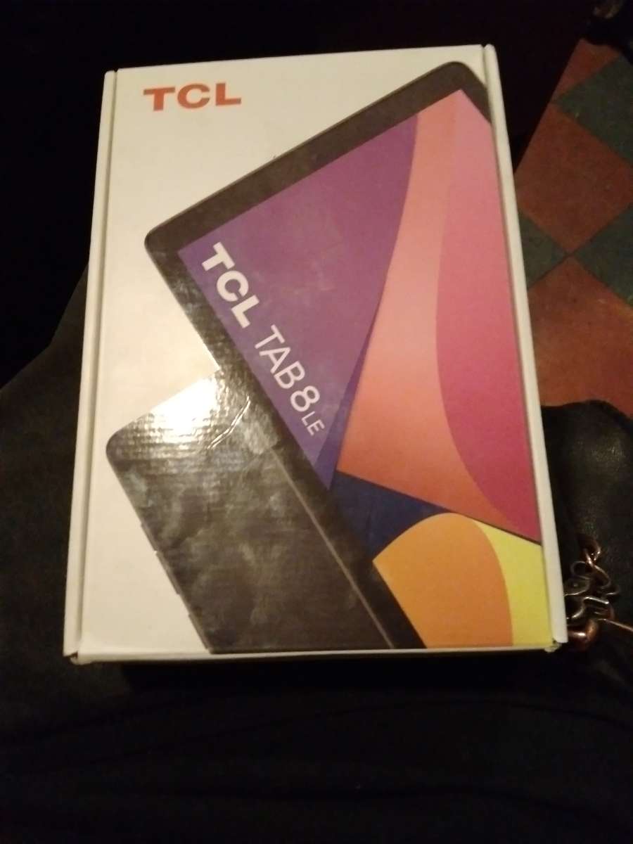 tablet 32 gig it does have a crack in the screen