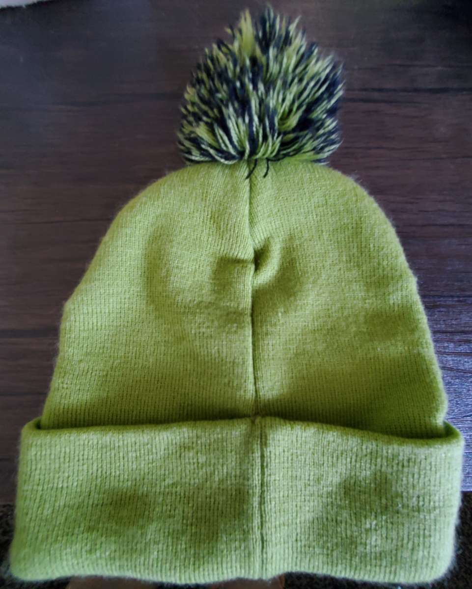 Dr Seuss  The Grinch Who Stole Christmas Beanie wPom
