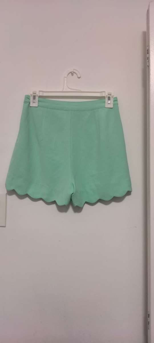 Double Zero Mint Scalloped Shorts
