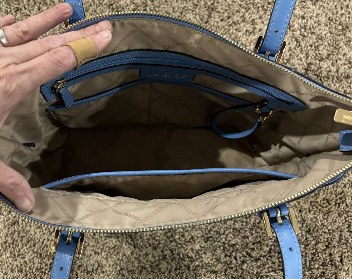 BEAUTIFUL BRILLANT BLUE MICHAEL KORS HANDBAG