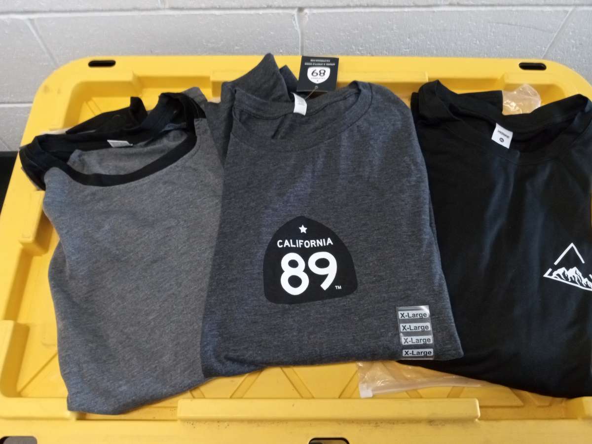 the 3 sweatshirt large new