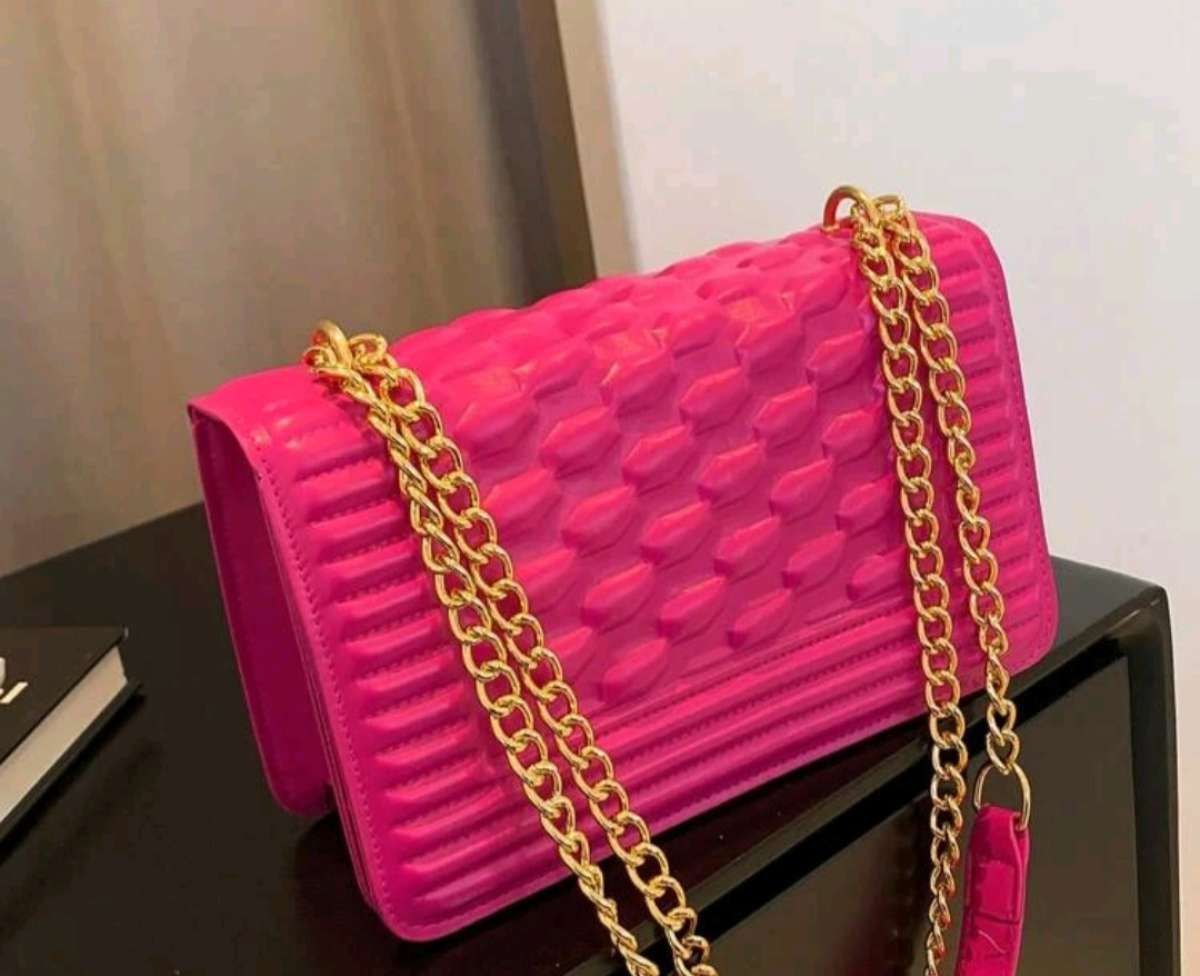 LightweightBusiness Casual Embossed Detail Square Bag Chain