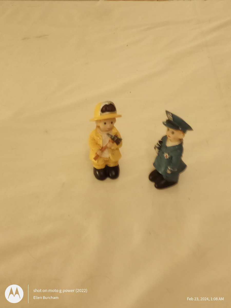 police officr and fire fighter figurines