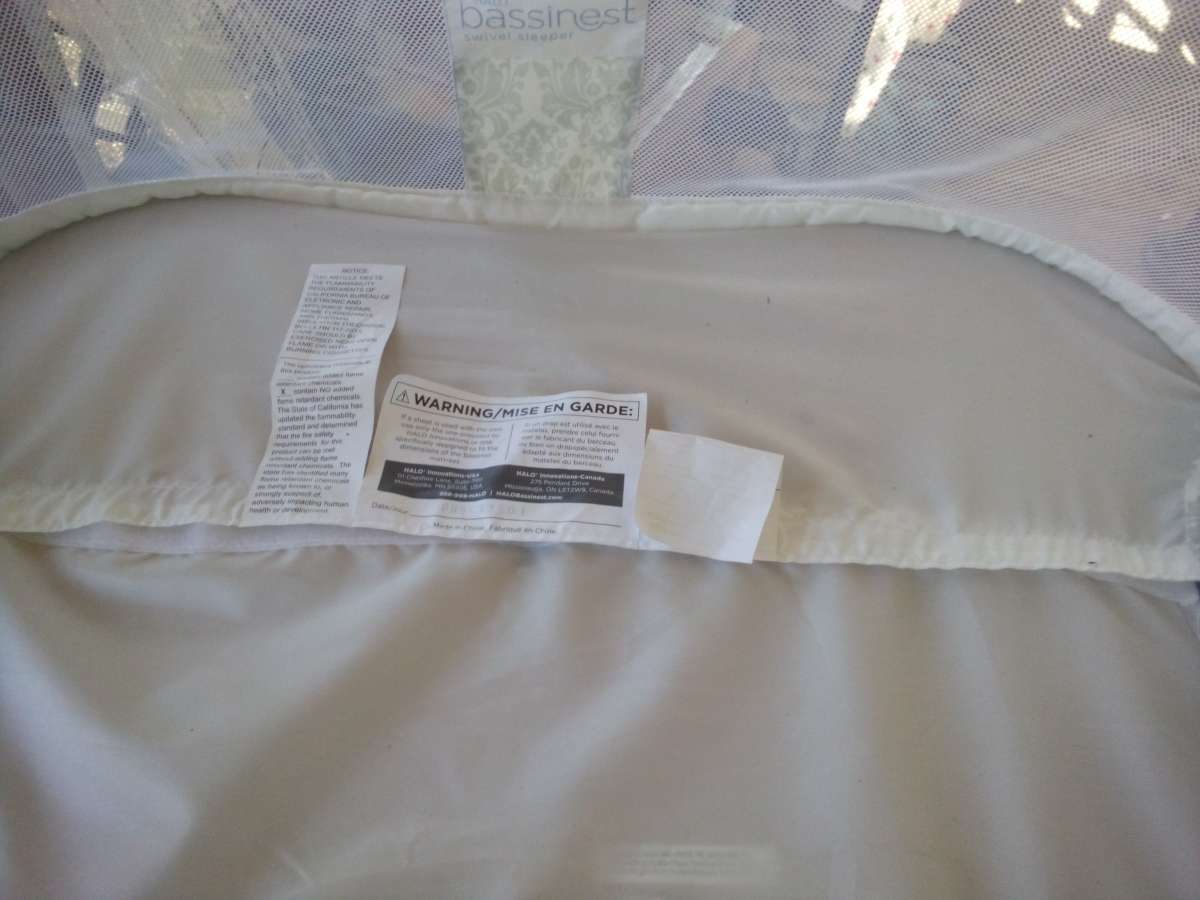 halo bassinet it swivels on stand