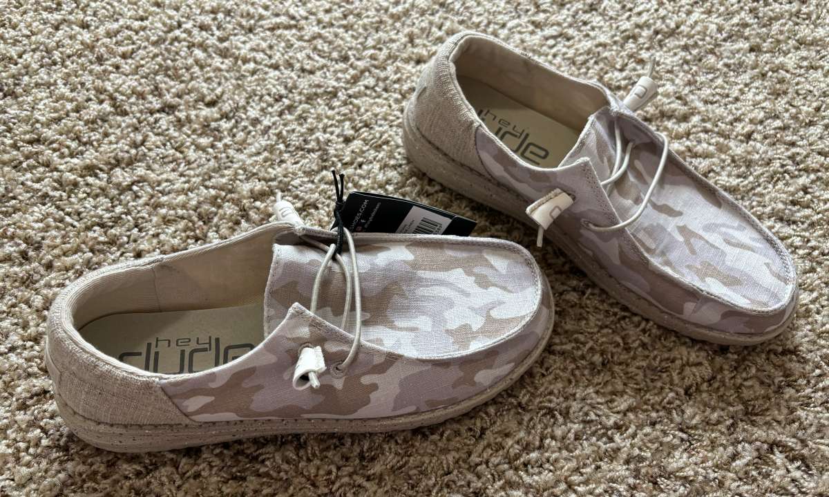 BRAND NEW WOMENS HEY DUDES