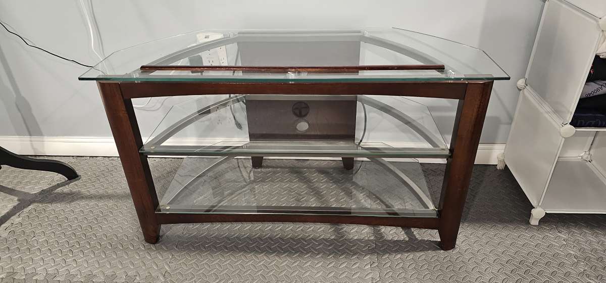TV STAND LIKE NEW