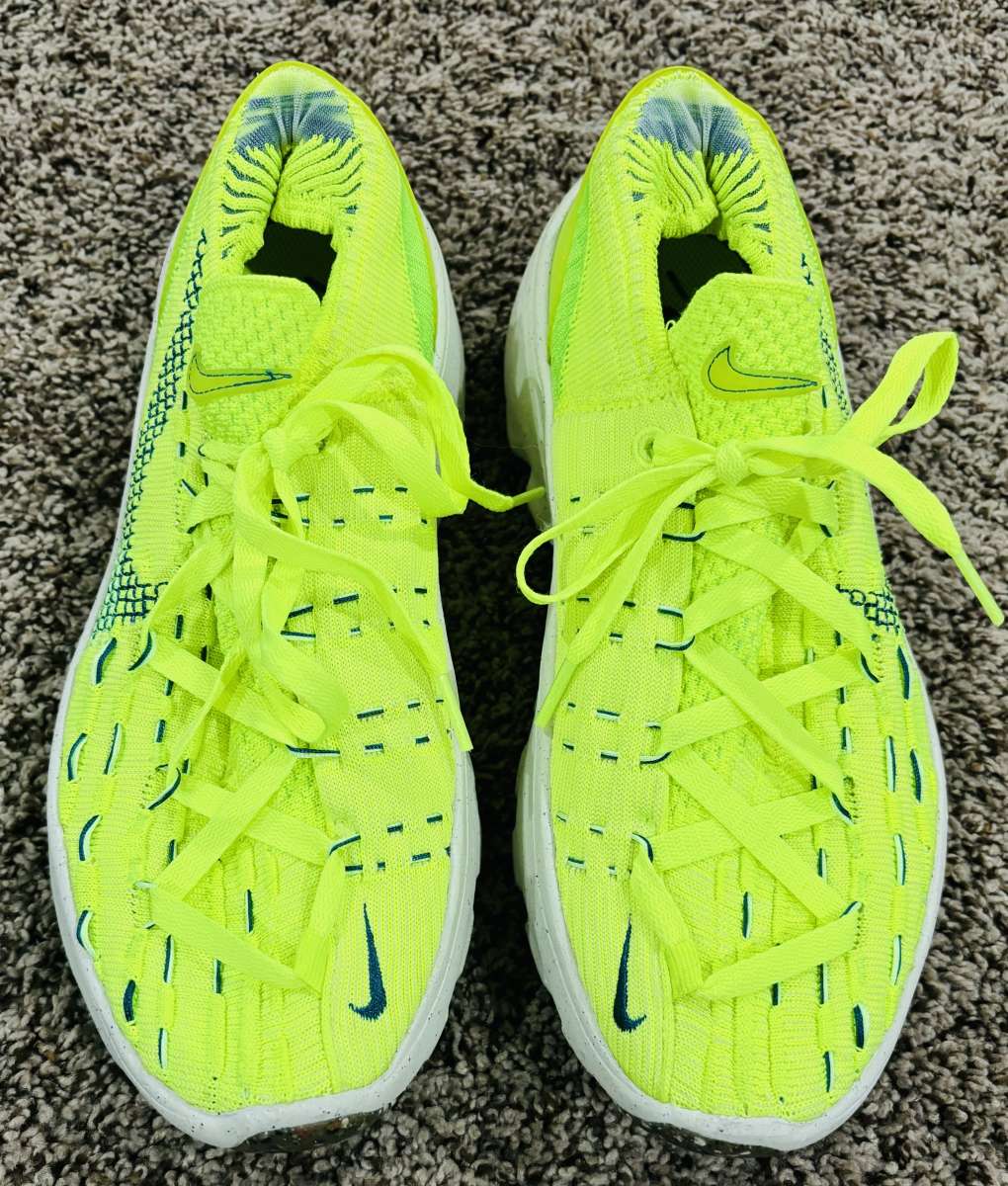 LIKE NEW WOMENS NIKE ATHLETIC SHOES SZ 10