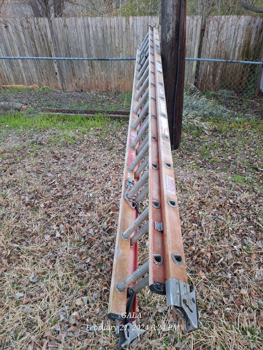 Werners multipurpose 28 ft Fiberglass Extension Ladder