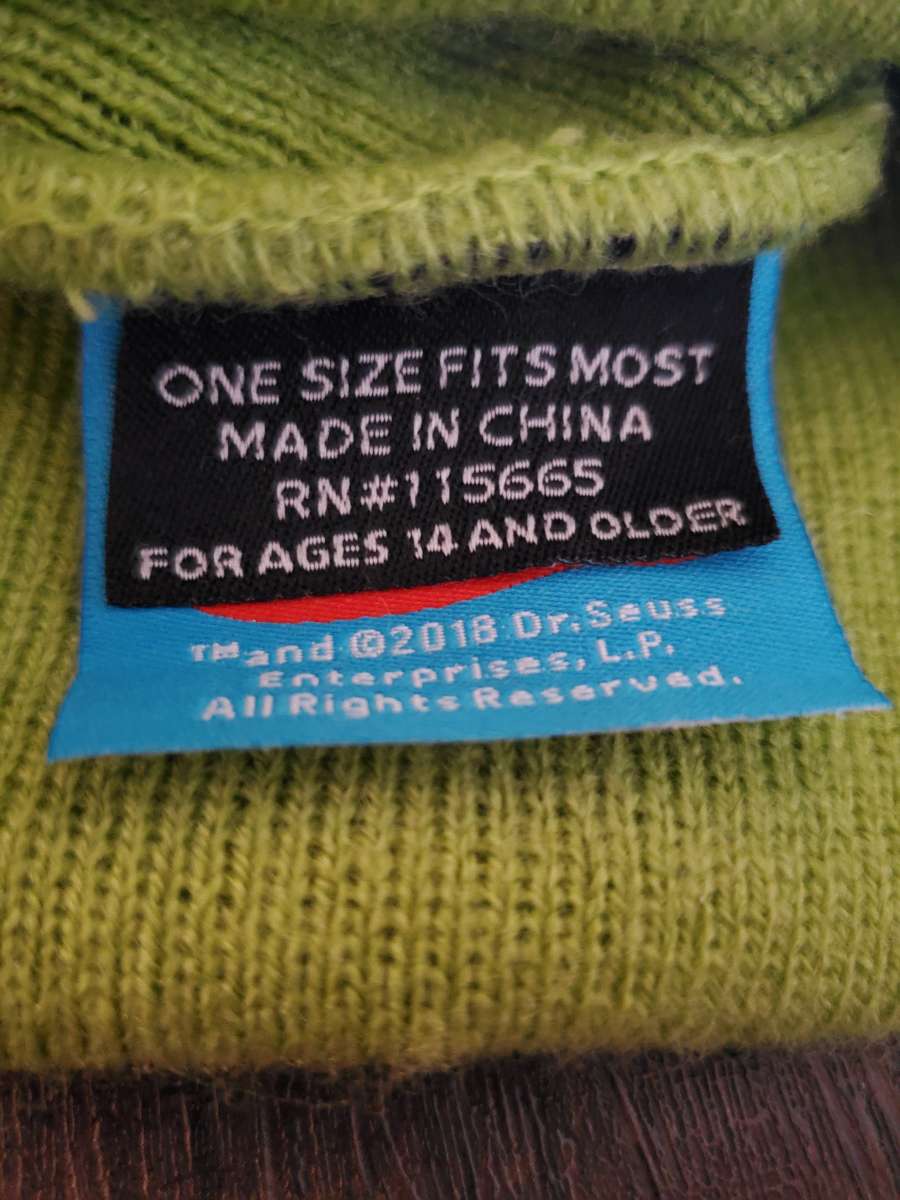 Dr Seuss  The Grinch Who Stole Christmas Beanie wPom