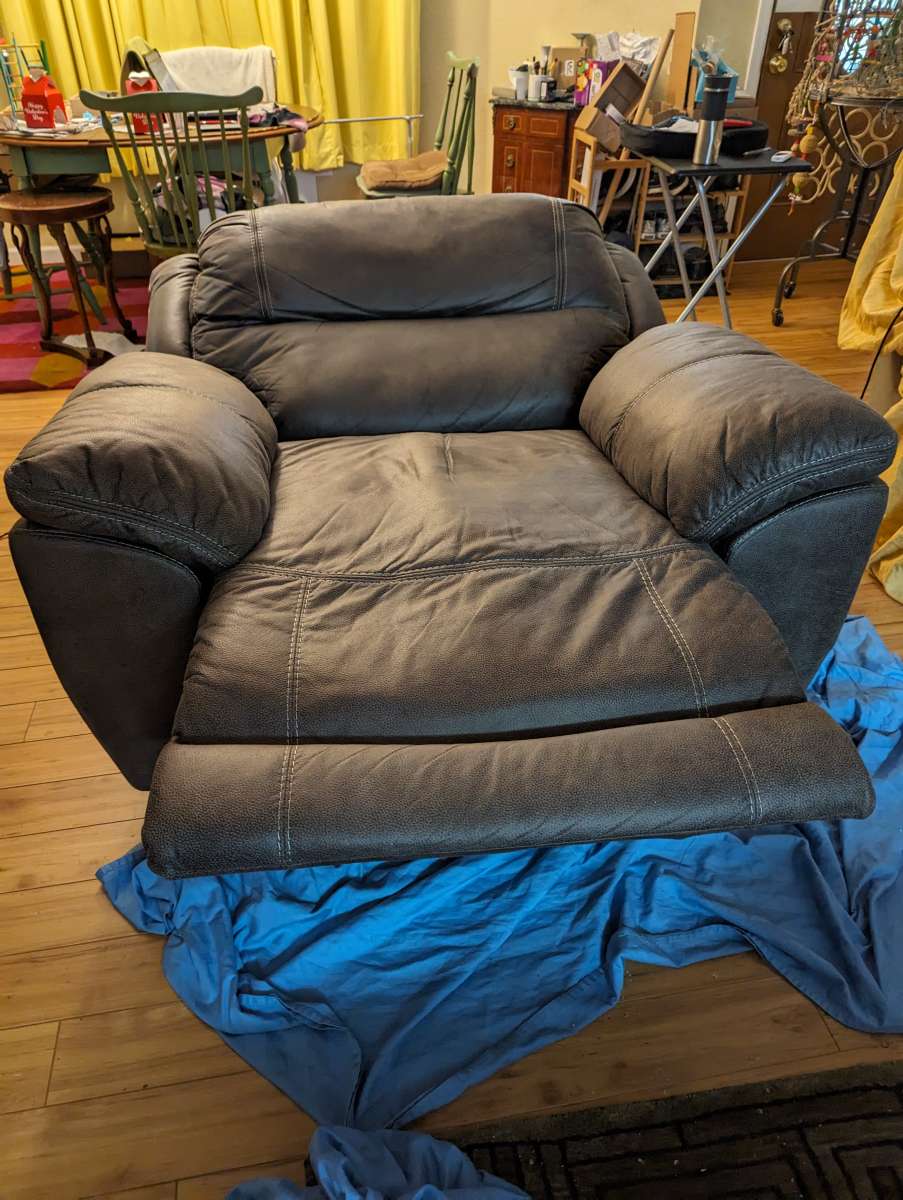 Cranedall Quarry Wide WALL HUGGER Power Recliner USA