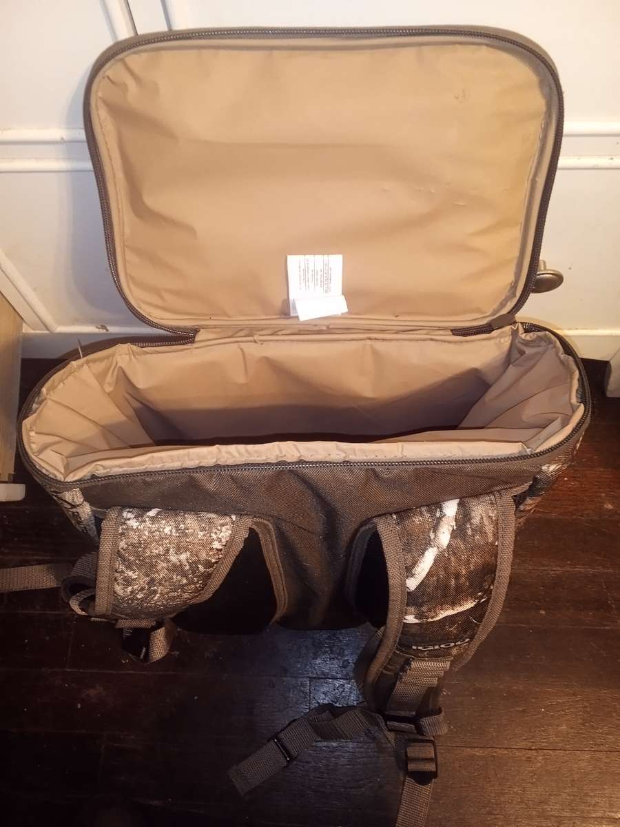 HEAVY DUTY BACKPACK ICE CHEST