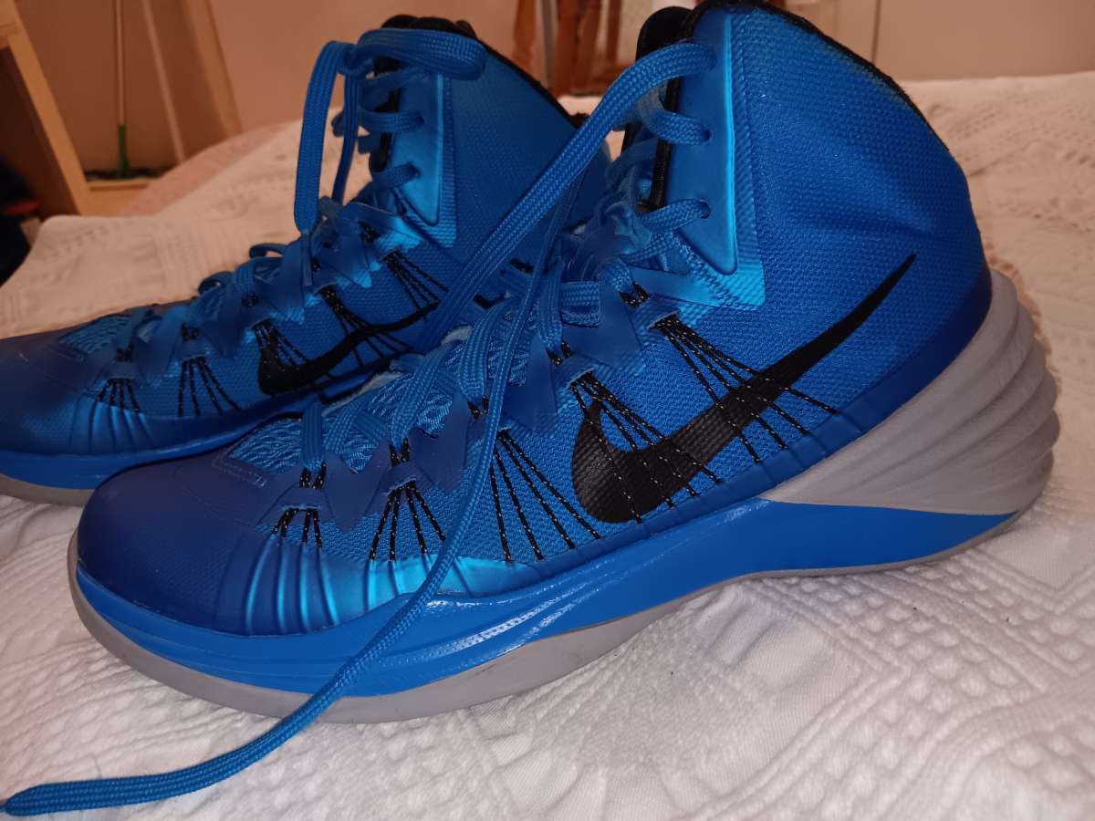 NIKE SNEAKERS