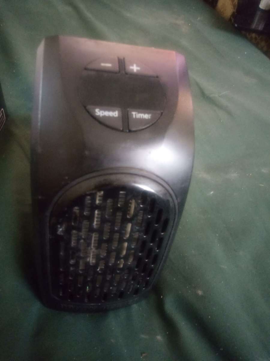 plug in small powerful heater   works very well
