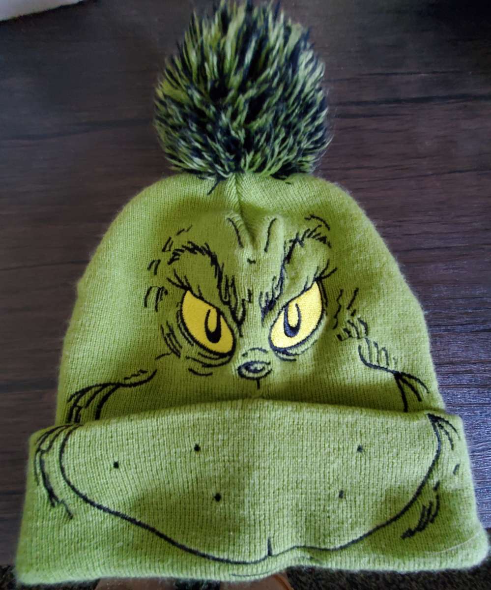 Dr Seuss  The Grinch Who Stole Christmas Beanie wPom