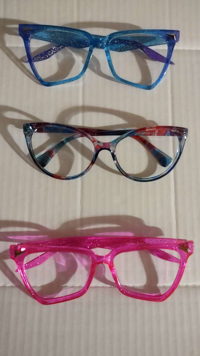 frame glasses in style