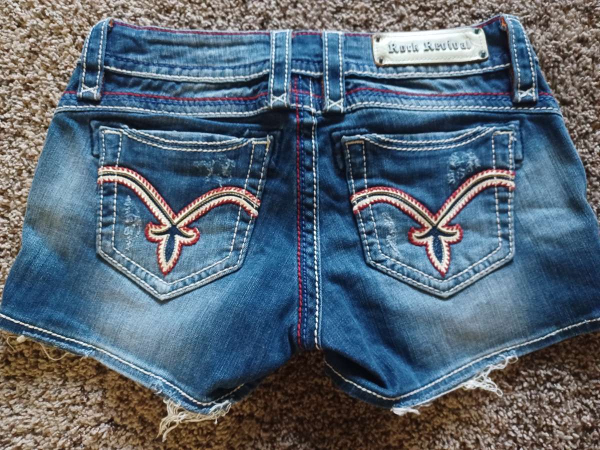 SUPER CUTE ROCK REVIVAL SHORTS SZ 28