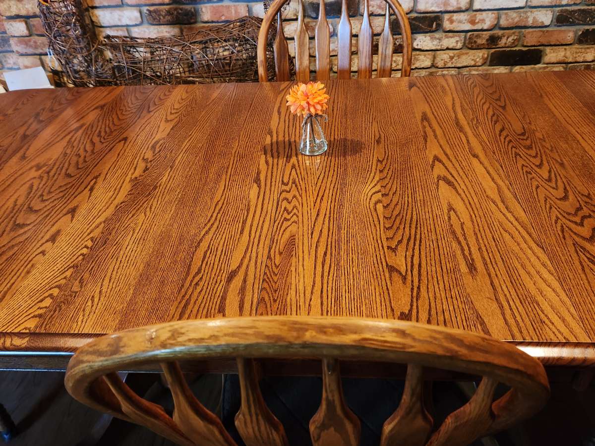 ranch Style Dining Table  ceiling lamp  dishwasher   shelf