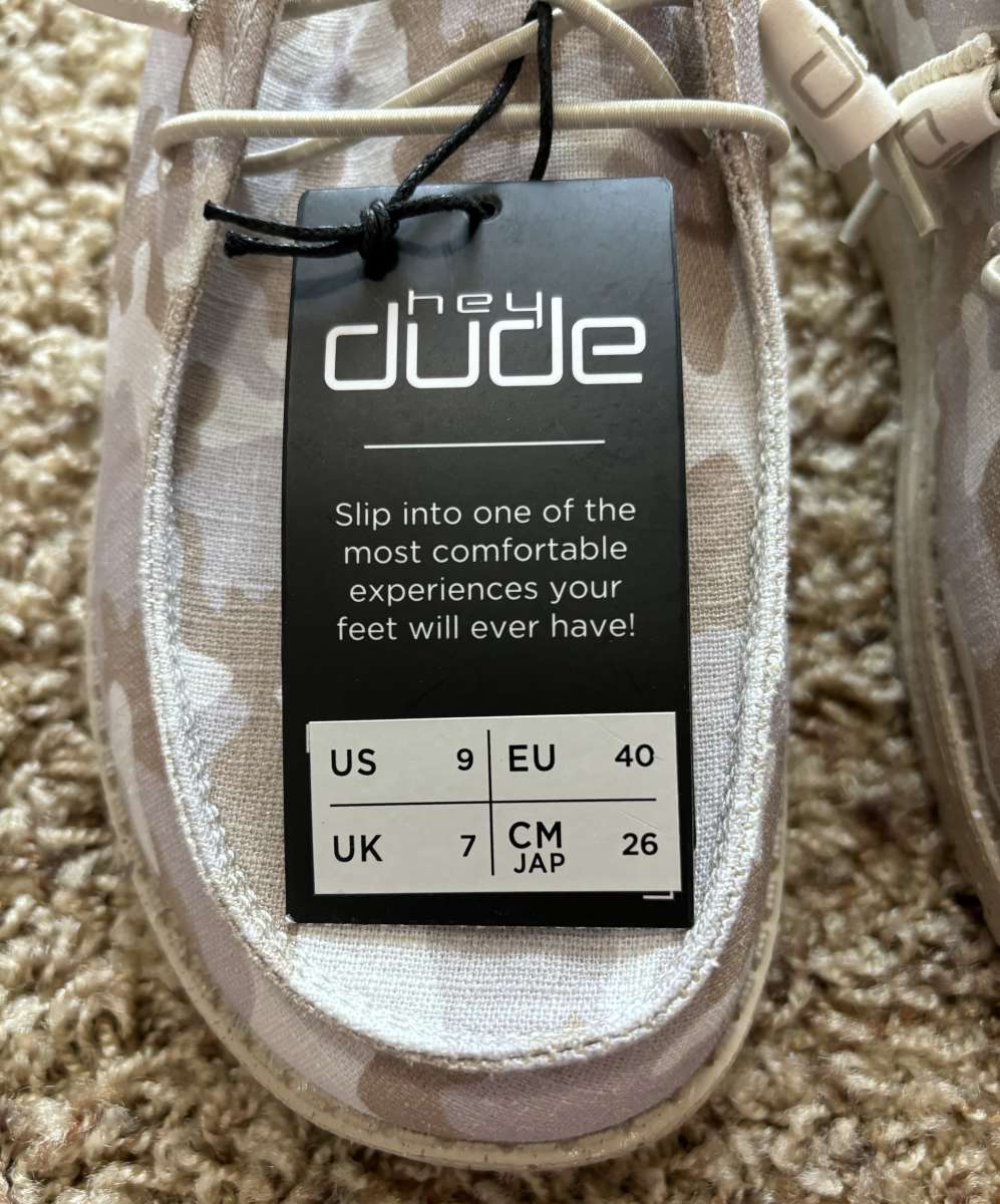 BRAND NEW WOMENS HEY DUDES