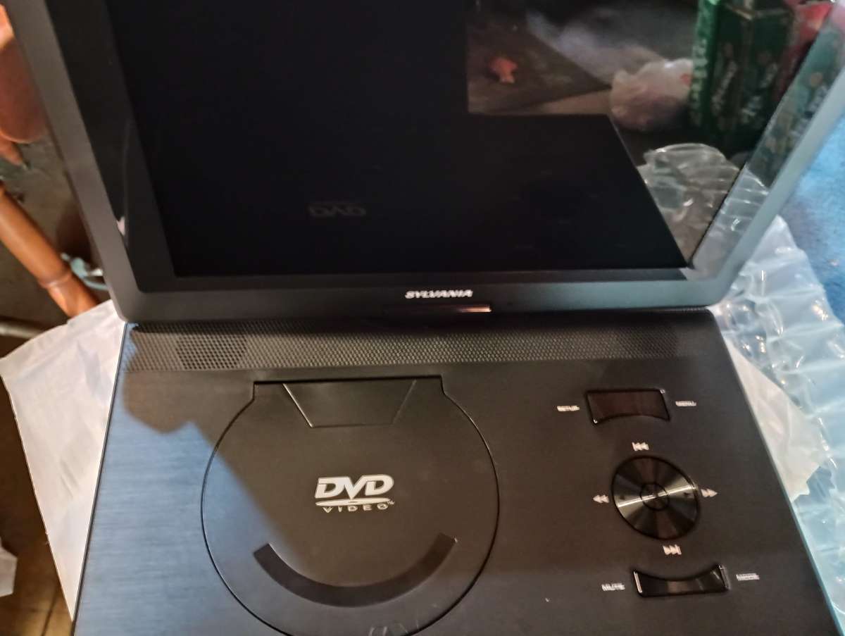 Sylvania SDVD portable player