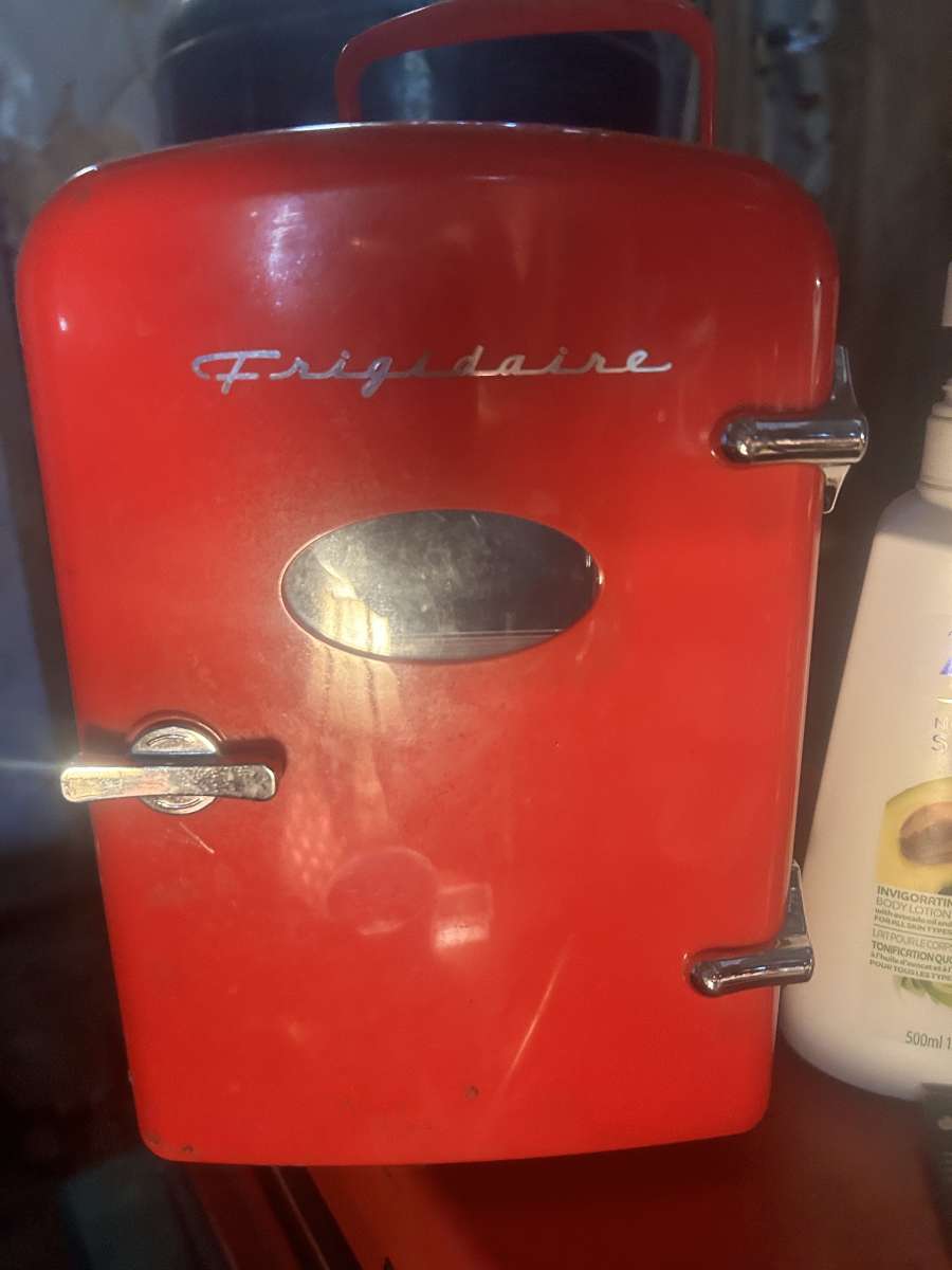 Mini refrigerator