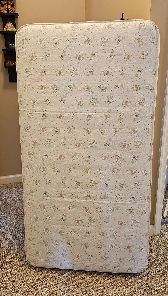 Wooden Crib with Mattress Crib is NOT Convertable