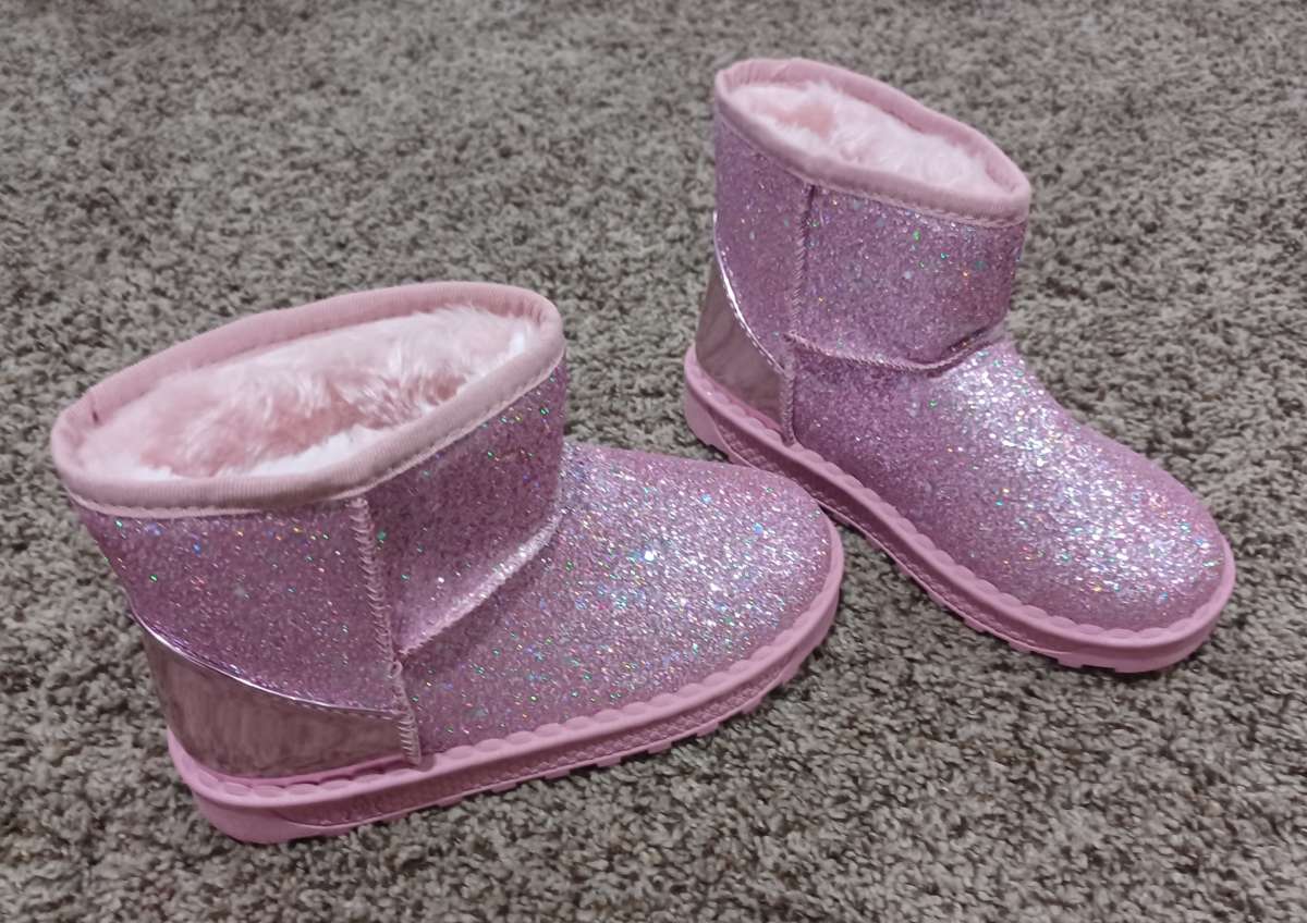 BRAND NEW SUPER ADORABLE GIRLS GLITZY BOOTS
